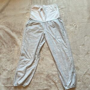 lululemon size 6 crop - Swift material - white and grey